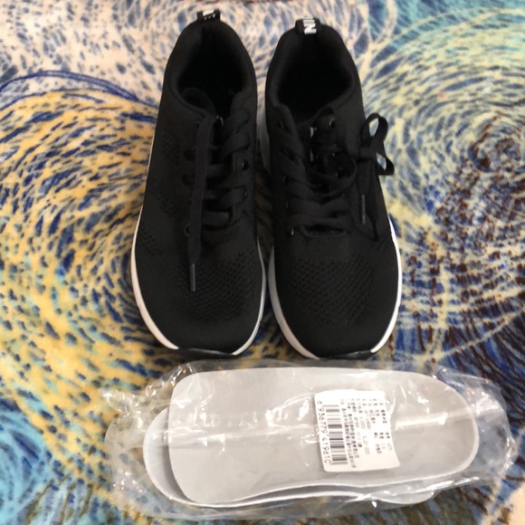 WOMENS RUNNING SHOES SIZE 5.. FASHION NICE NICE NICE 🏃🏽♀️ - Picture 5 of 8